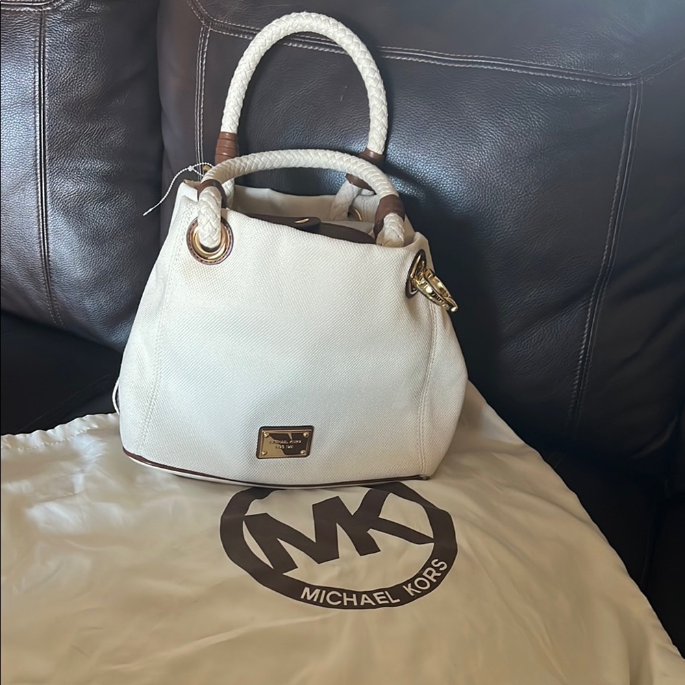 NWT Michael Kors Cream Shoulder Bag with Gold Hardware